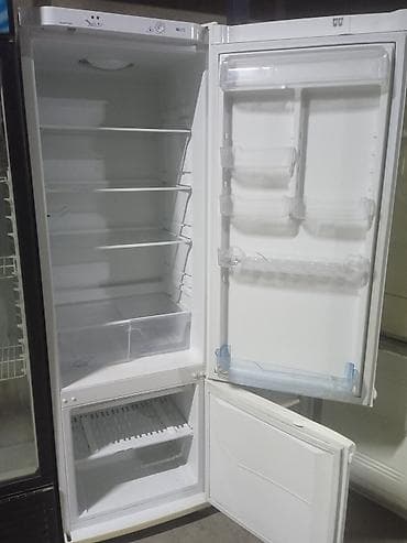 кухонная: Холодильник двухкамерный, класс энергопотребления A. Особенности: - — 2