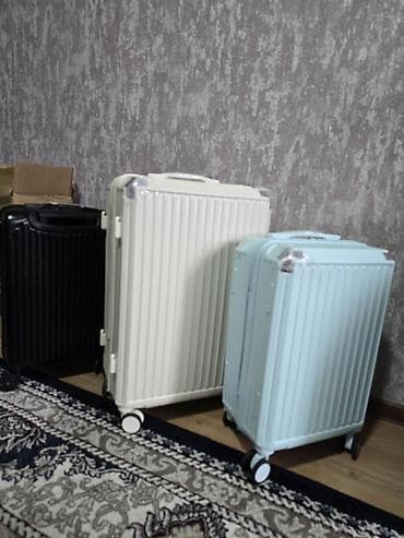 Аксессуары: Чемодан, Новый, Большой (более 70 л), Водонепроницаемость, Вращающиеся колеса на 360°, Кодовый замок — 4
