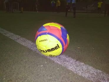 сколько стоит хороший футбольный мяч: Новые футбольные мячи HUMMEL! Качество : отличная!!! Цена: . сом — 8