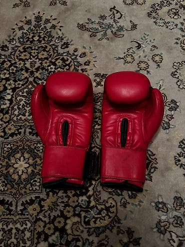 Спорт и хобби: Боксерские перчатки Everlast, красные, 12 oz. - Классическая форма с — 2