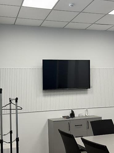 телевизор крепеж на стену: LED‑телевизор KONKA

Комплект: настенный кронштейн, сам телевизор — 1