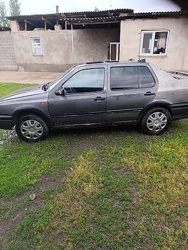 Транспорт: Volkswagen Vento: 1992 г., 2 л, Кол менен иштөөчү, Бензин, Седан — 3