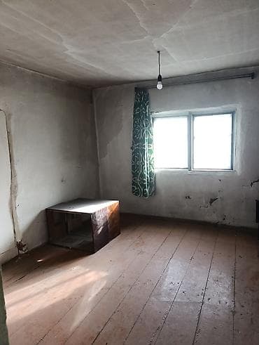 ош базардан: Үй, 57 м², 3 бөлмө, Эски ремонт — 4