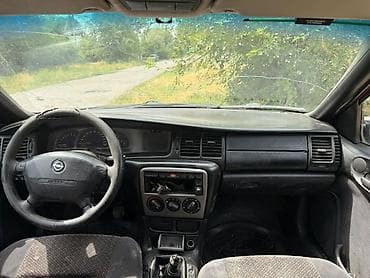 Opel Vectra: 1996 г., 2 л, Механика, Бензин, Седан at lalafo.kg Opel Vectra: 1996 г., 2 л, Механика, Бензин, Седан