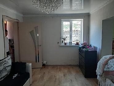 с речкой: Продаются 2 соседних дома, построенных на 1 участке, разделенных — 4