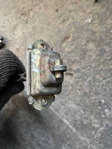 реставрация бронированных дверей: Неизвестный ограничитель двери, Неизвестный дверной ограничитель — 2