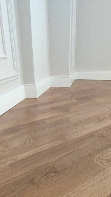 доски подставка для досок с дополнительными планками: Установка половых плитусов и ламинат — 3