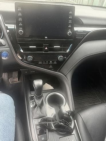 бамперы тойота: Toyota Camry: 2021 г., 2.5 л, Вариатор, Гибрид, Седан — 8