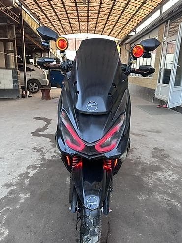 Макси-скутер 150 куб. см, Бензин, Б/у