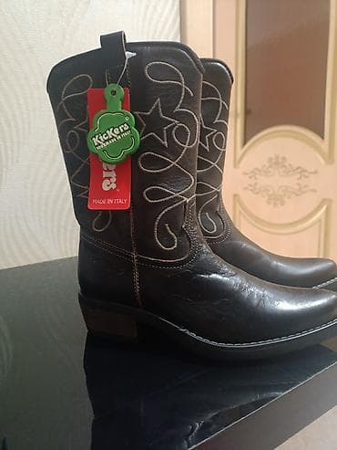 джинсовые сапоги: Детские сапоги Kickers, модель в ковбойском стиле. - Производство — 1