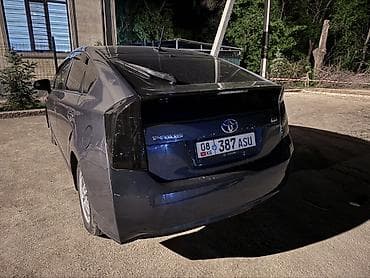 mini jack: Toyota Prius: 2011 г., 1.8 л, Автомат, Гибрид, Хэтчбэк — 3