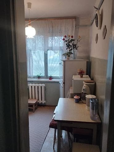 osh flat: 2 комнаты, 44 м², 6 мкр 104 серия, 1 этаж, Старый ремонт — 5
