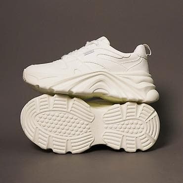 осенние кроссовки: Кроссовки женские, монохромные белые, с массивной «волнистой» — 1