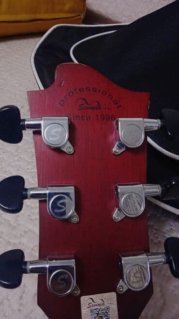 комбик для акустической гитары: Акустическая гитара Sevenia (логотип S) с вырезом (cutaway).звук — 9