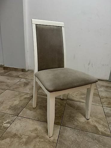 small table: Стул обеденный с мягкой спинкой и сиденьем. В наличии 5 штук, есть — 2