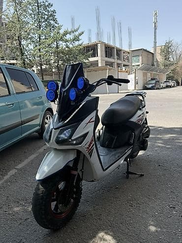 n max: Скутер Kymco (серия X, наклейки X-Raptor) с ярким тюнингом света и — 2