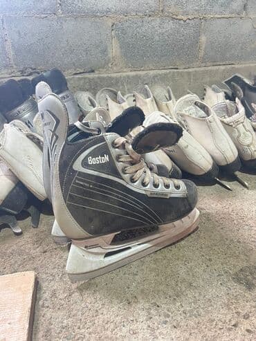 аренда музыкальных инструментов: Разные пары коньков для хоккея и фигурного катания. В наличии на — 2