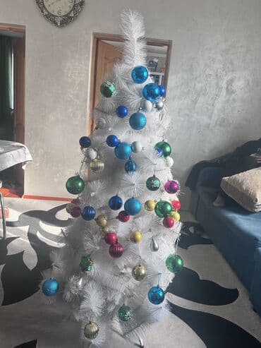 новогодние елки: Искусственная белая новогодняя ёлка В подарок идут игрушки - Цвет — 2