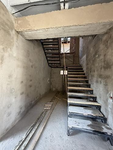 Дома: Продаётся жилой объект с двумя строениями на одном участке. Дом — 8