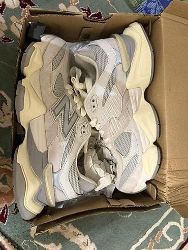 туфили ош: Эркектердин кроссовкасы, 42, New Balance, Жаңы, түсү - Саргыч боз, Өзү алып кетүү, Акылуу жеткирүү — 1
