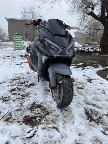 Скутеры: Скутер/максискутер спортивного стиля - Агрессивный дизайн передней — 10