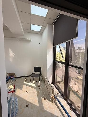сдается офис: Аренда офисов, 100 м², В бизнес центре, С видом на горы, 1 линия, С системой безопасности — 3