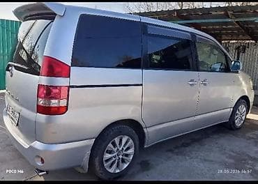 Toyota Noah: 2003 г., 2 л, Автомат, Бензин, Минивэн