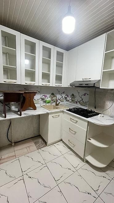 2 room flat: Сдаётся 3х комнатная квартира в районе таатан. - Площадь: вытянутая — 10