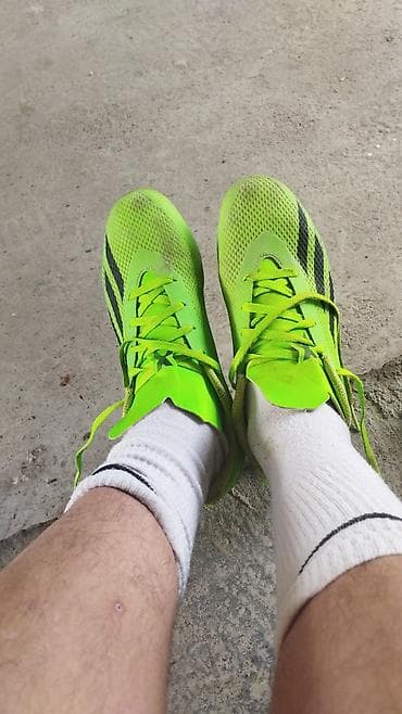 верхняя одежда женская: Футбольные бутсы (несколько пар) - Пара 1: ярко‑салатовые бутсы — 1