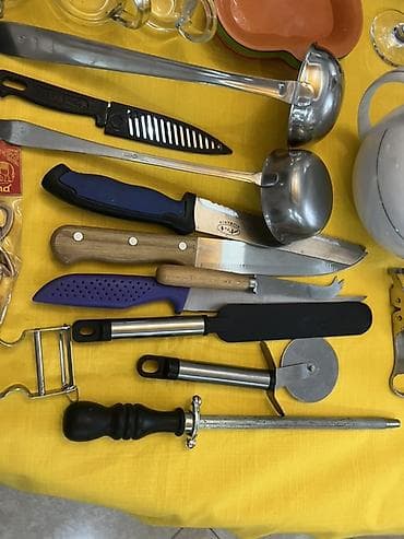 декоративные столы: Большой набор кухонной утвари и посуды Состав (по фото): - Стеклянные — 9