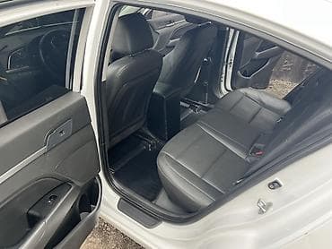 lexsus is: Hyundai Elantra: 2017 г., 1.6 л, Автомат, Бензин, Седан — 4