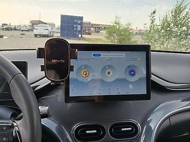 чехол сдения: Держатель смартфона BYD Е2 для крепления на торпедо - Фирменный — 1