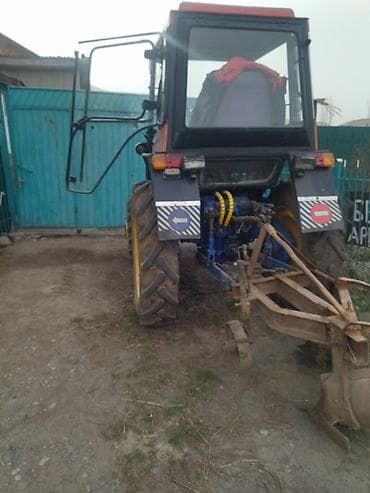 Колесный трактор с кабиной и навесным плугом есть обмен на хорошую
