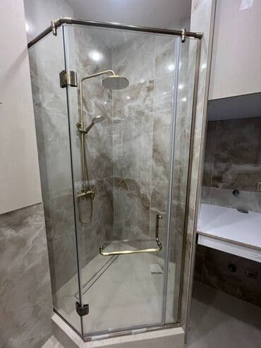 урна перельница: Душевая кабина угловая с распашной стеклянной дверью и латунной — 2