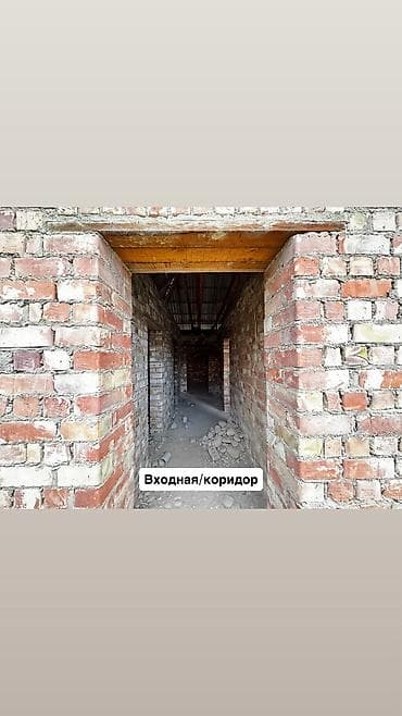 авто гаражные: Продаётся просторный дом Ак Ордо-2. • 1.5 красный кирпич • 4 комнаты — 6