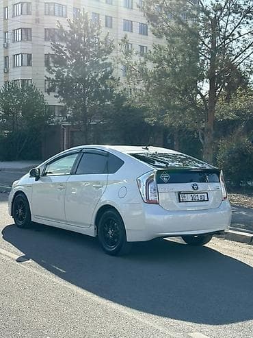 гц 8: Toyota Prius: 2015 г., 1.8 л, Автомат, Гибрид, Хэтчбэк — 3