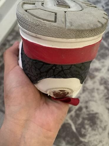 Продам оригинальные✅ 3 Jordan,размер 43,состояние 8/10,состояние — 6