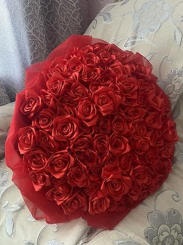 атласные букеты: Большой букет из 101 красной розы ручной работы 🌹 Розы выполнены из — 1