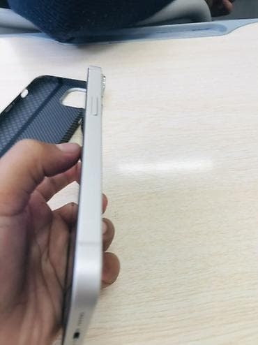 Техника и электроника: IPhone 13, Б/у, 128 ГБ, Белый, Чехол, 82 % — 3