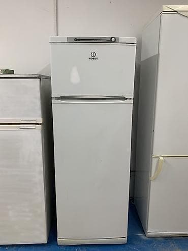 Холодильник Indesit, Б/у, Двухкамерный, De frost (капельный), 60 * 165 * 60
