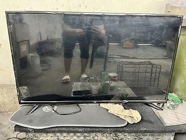 лёд экран: Телевизор VIZIO, диагональ ориентировочно 40–43". Плоская LED‑панель — 1