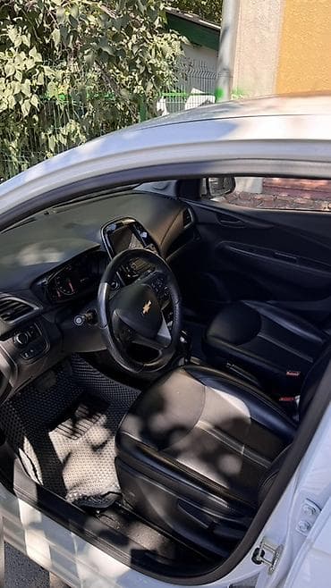 Транспорт: Chevrolet Spark: 2019 г., 1 л, Вариатор, Бензин, Хэтчбэк — 5
