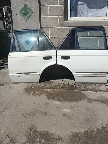 Кузовные детали: Пара задних дверей для легкового автомобиля Мазда 323 1986 г выпуска — 2