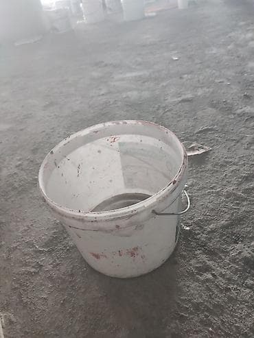Пластиковое строительное ведро с металлической ручкой. - Объем at lalafo.kg Пластиковое строительное ведро с металлической ручкой. - Объем