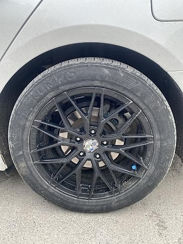 Литые диски с шинами Kumho для легкового автомобиля. - Диаметр — 1