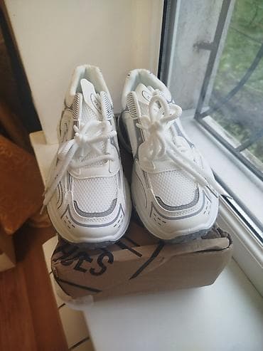 foot patch: 42-размер. Толстая подошва которая увеличивает рост при ношении на 3-5 — 9