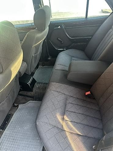 Транспорт: Mercedes-Benz W124: 1995 г., Кол менен иштөөчү, Седан — 5