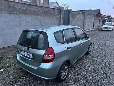 Honda Fit: 2002 г., 1.4 л, Механика, Бензин, Хэтчбэк