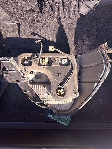 фары крузак: Задний правый фонарь Toyota Mark II 110 Корпус треснул, отдам за 1500 — 3