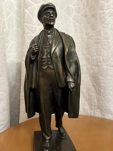 советс: Бронзовая скульптура Ленина. Автор Сычев В.И. 1958год. Бронза, литье — 4